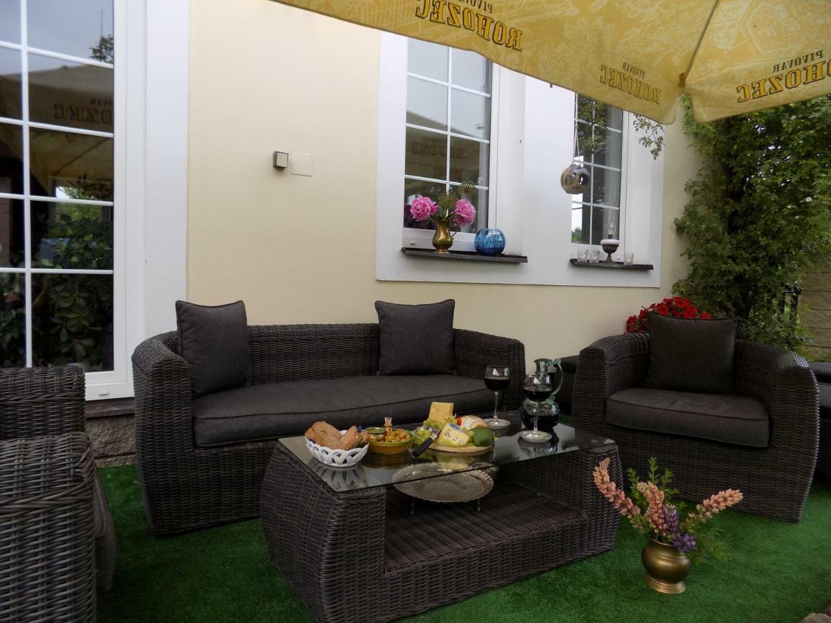 Landhaus Florian Apartment Rovensko pod Troskami Bagian luar foto