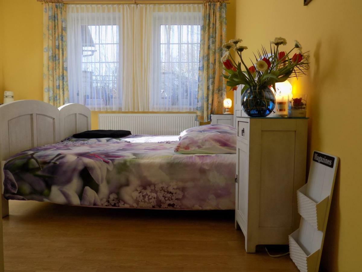 Landhaus Florian Apartment Rovensko pod Troskami Bagian luar foto