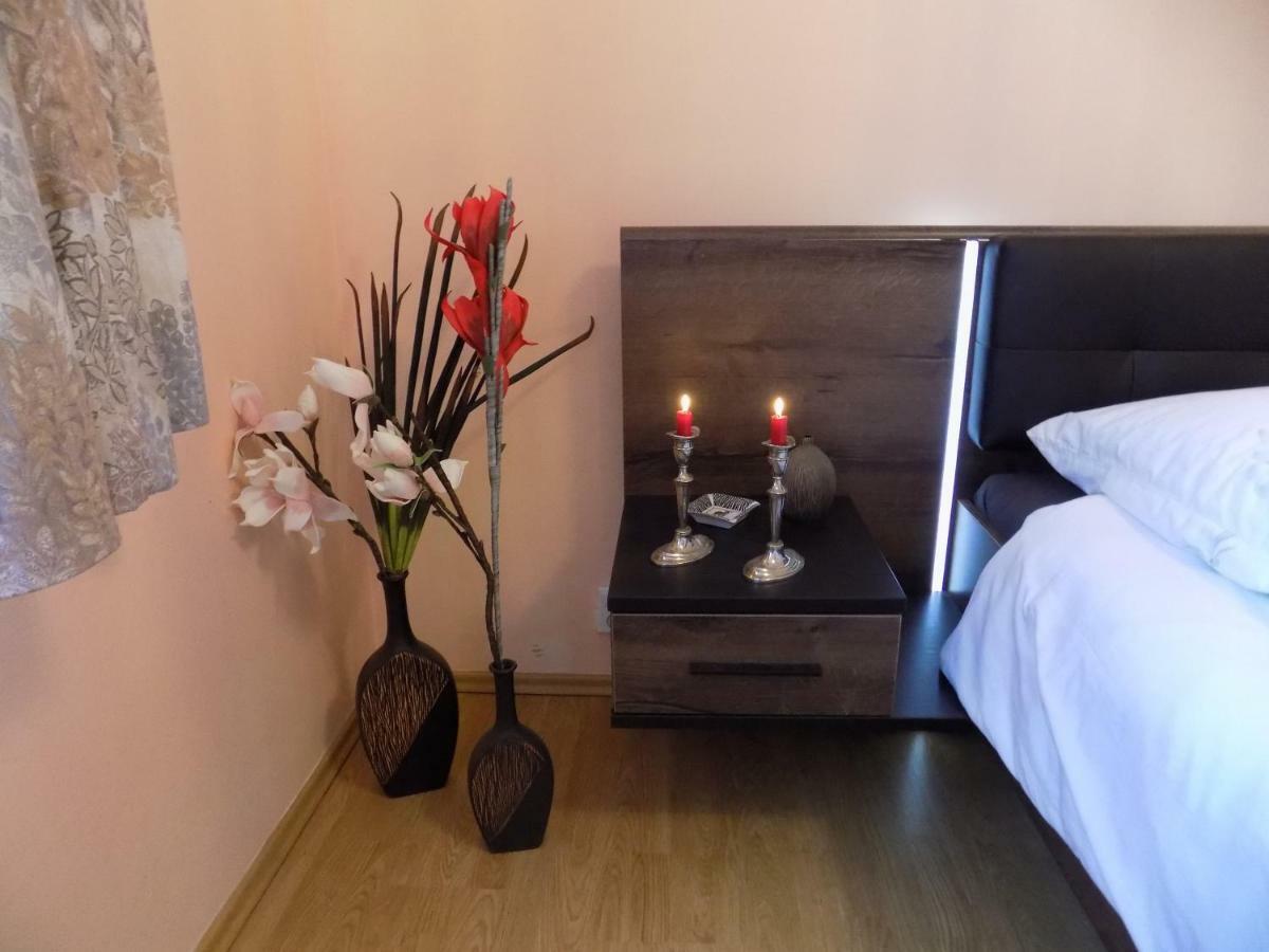 Landhaus Florian Apartment Rovensko pod Troskami Bagian luar foto