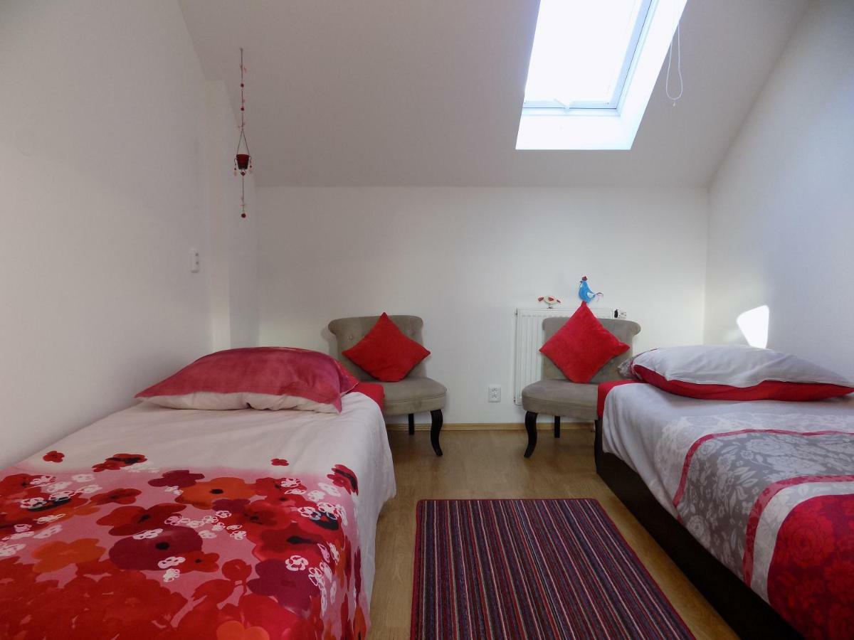 Landhaus Florian Apartment Rovensko pod Troskami Bagian luar foto