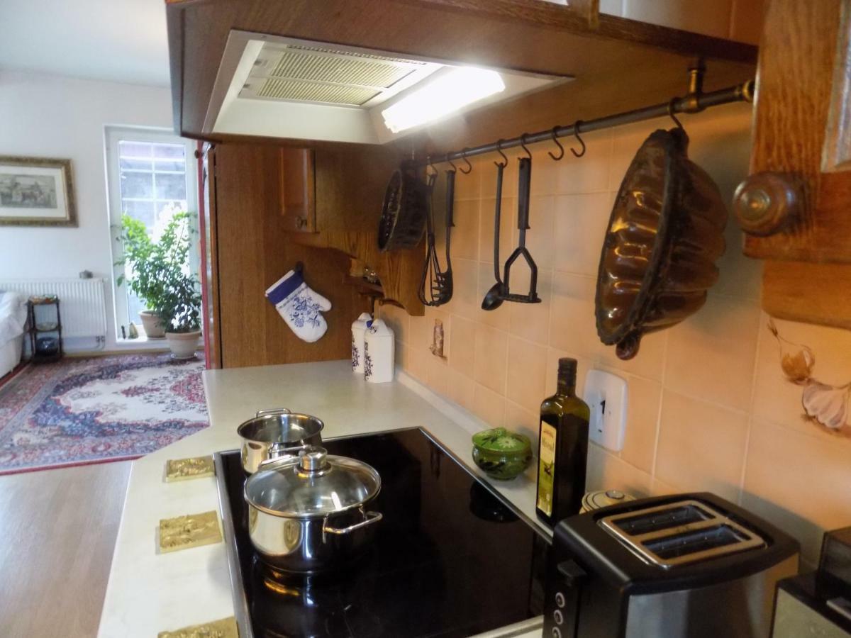 Landhaus Florian Apartment Rovensko pod Troskami Bagian luar foto