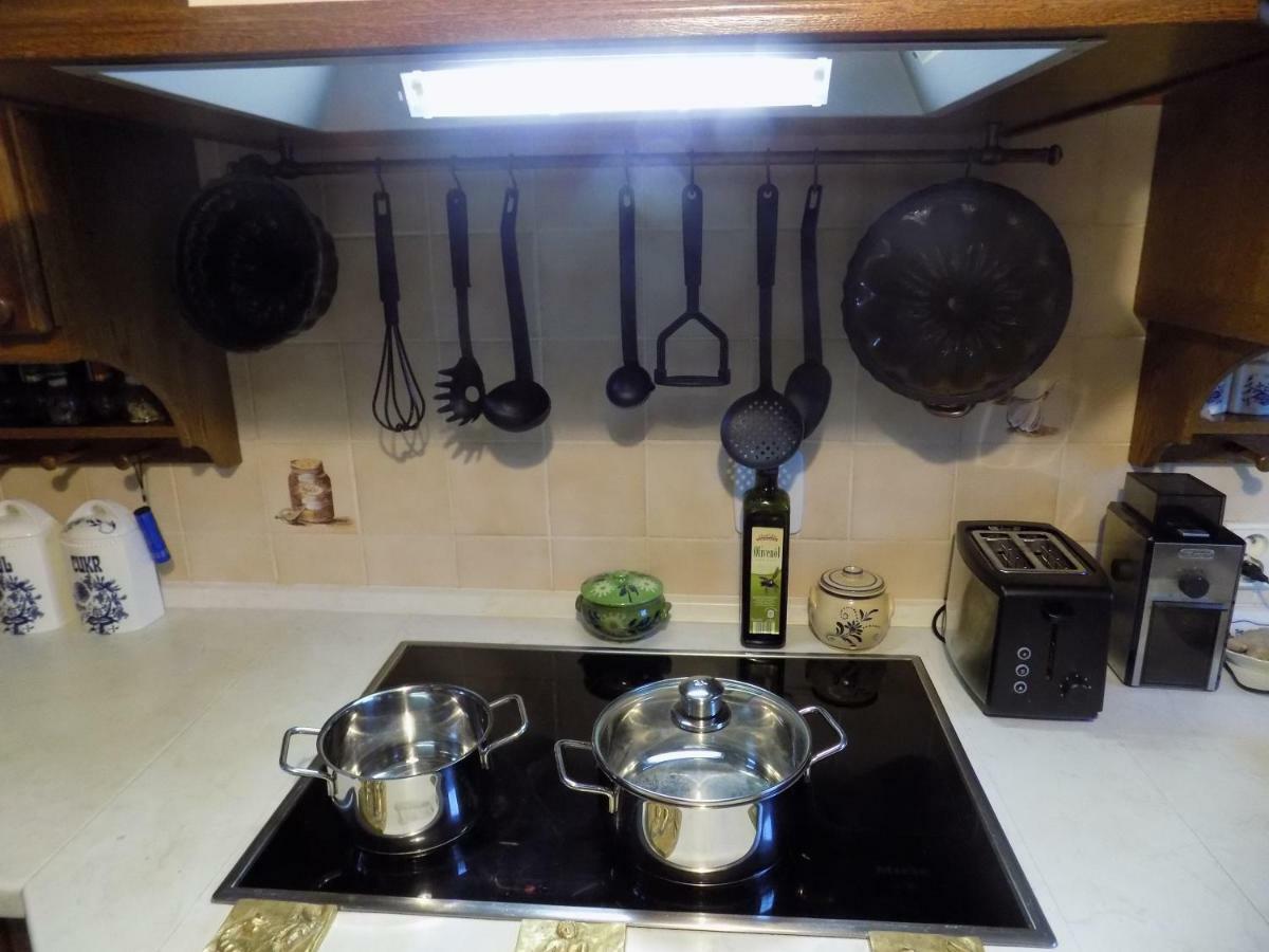 Landhaus Florian Apartment Rovensko pod Troskami Bagian luar foto
